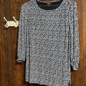 Slim Factor Monochrome Swirl Blouse